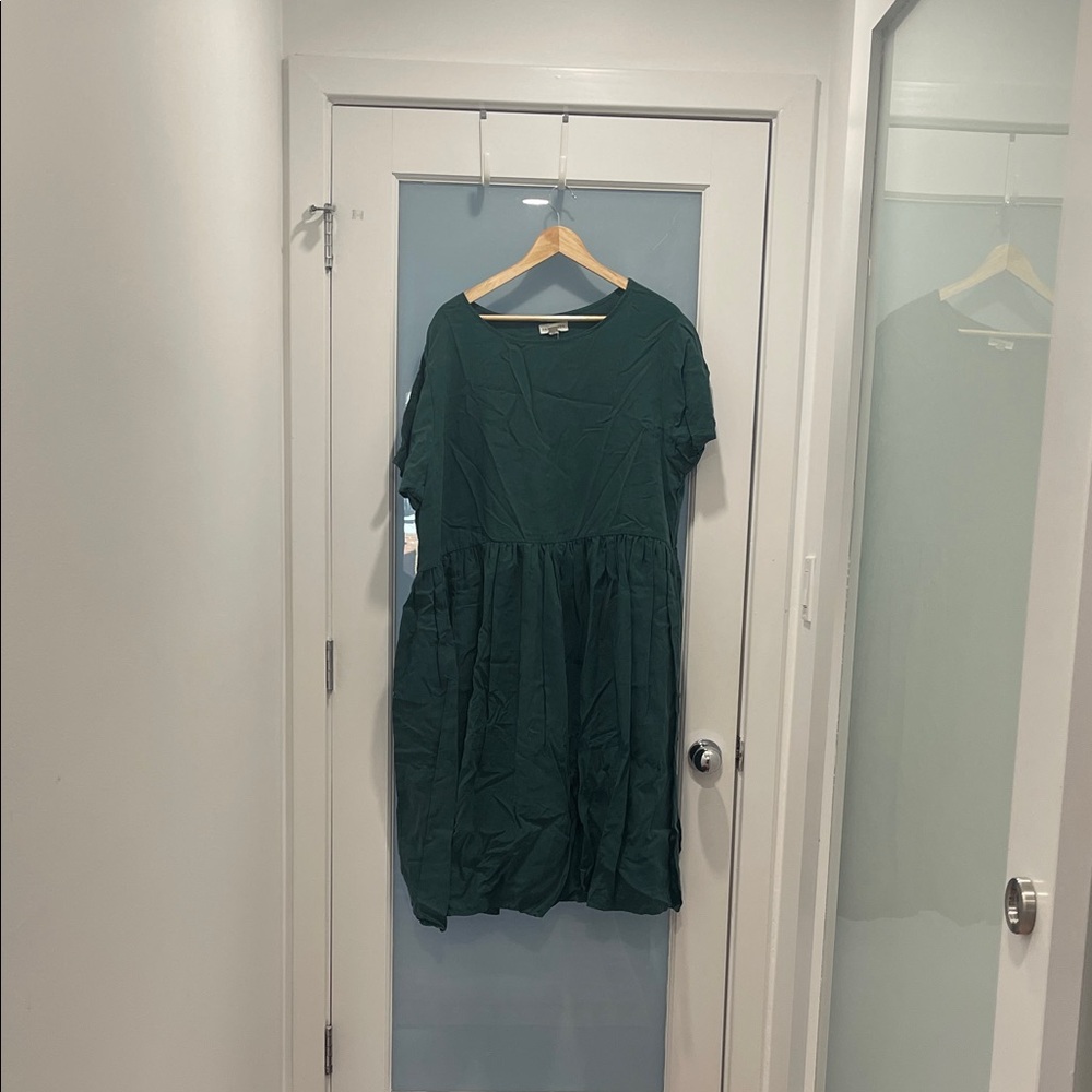 Tradlands nico og Green Midi Dress- rare- EUC
